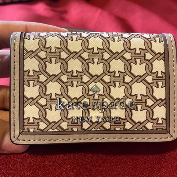 Kate Spade Tote and matching Wallet - Picture 3 of 7